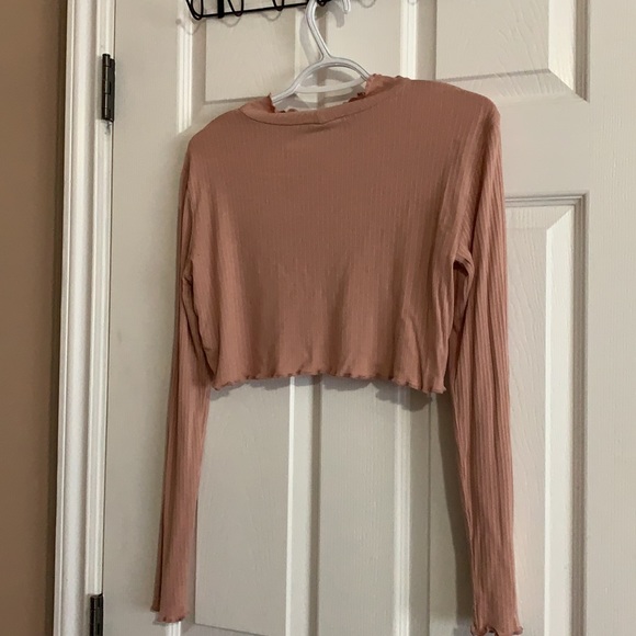 Long sleeve crop. - Picture 2 of 2